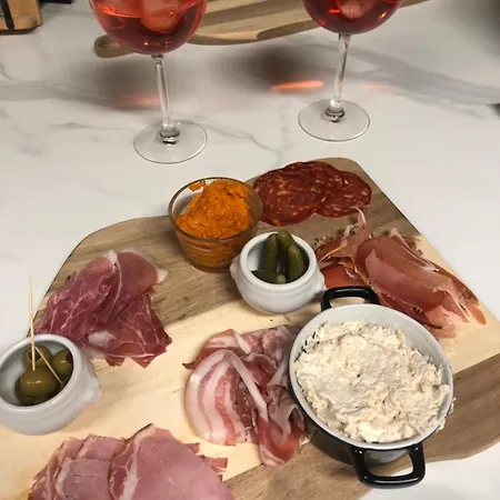 La Bastilac Terracotta Garganvillar