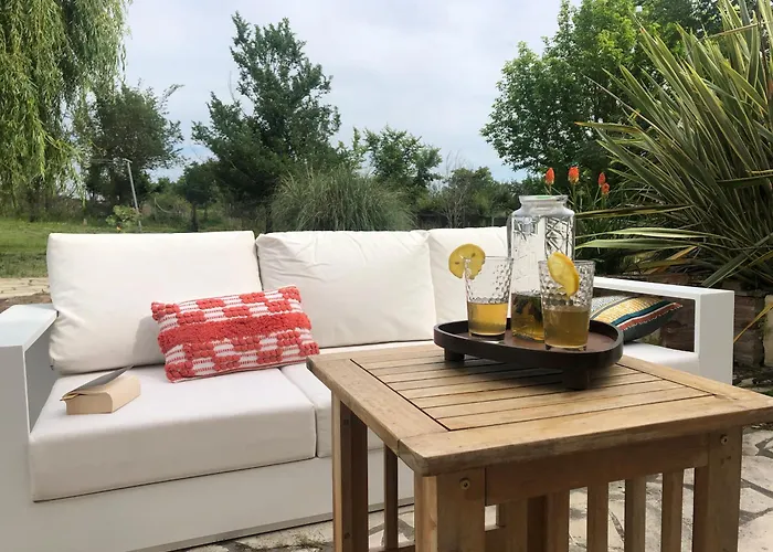 La Bastilac Terracotta Bed and Breakfast Garganvillar