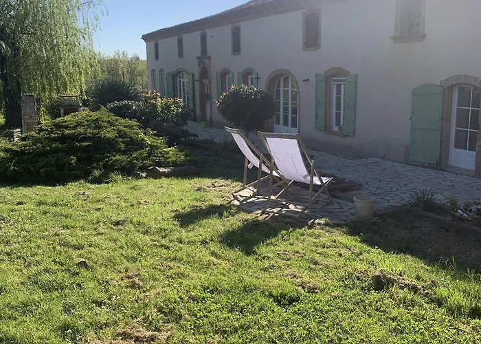 La Bastilac Terracotta Bed and Breakfast Garganvillar